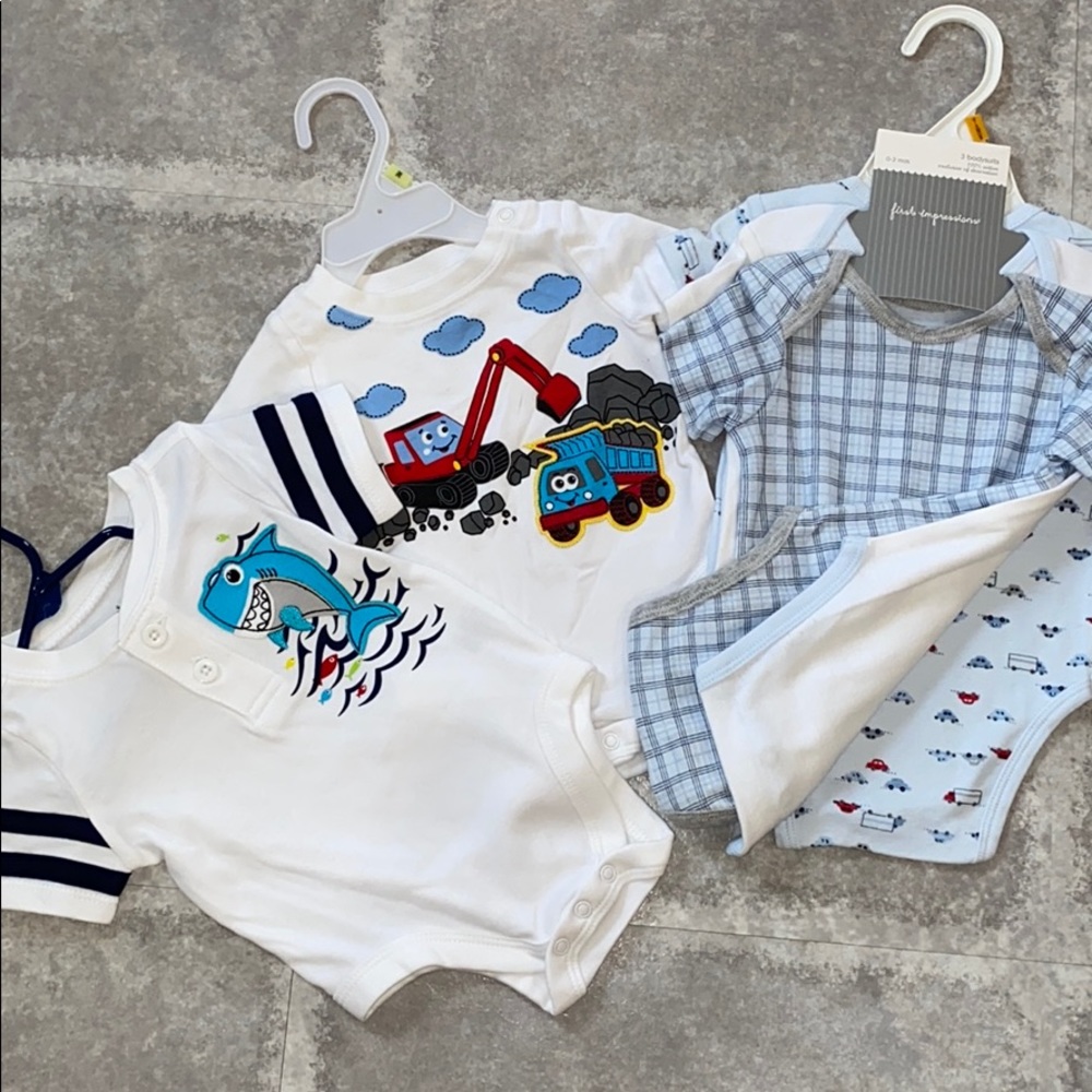 NWT and like new condition lot of 5 short sleeve